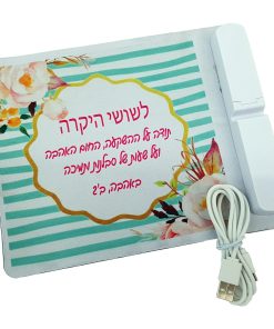 פד לעכבר עם חיבור USB ותא איחסון קטן